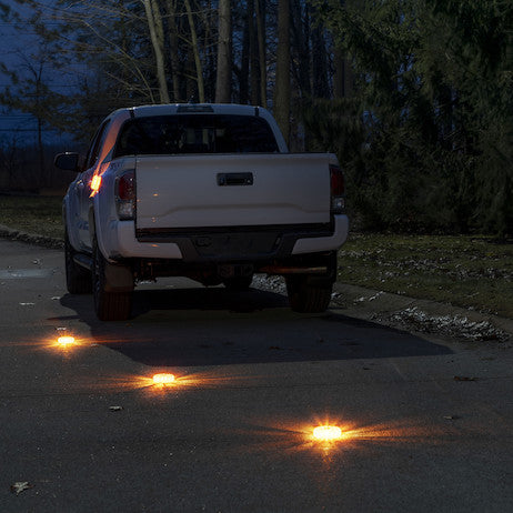 8891017 - 4 INCH ROUND RECHARGEABLE STROBE/FLARE KIT 4 FLARES AND CHARGING CASE